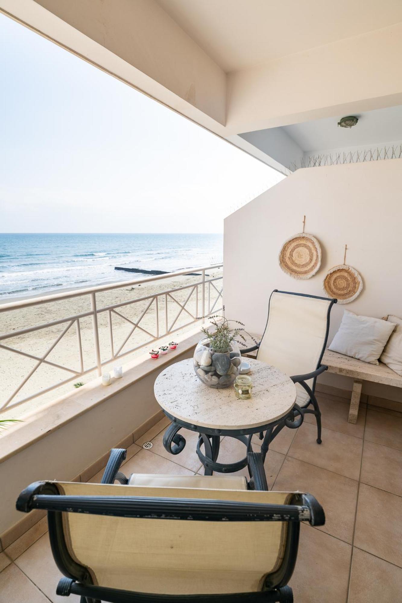 Quattro Beachfront Sea View Ap 4 Larnaca Exterior photo